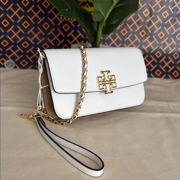 NWT ,Tory Burch Britten soft chain wallet W Wristlet White and Gold Women's Bag - Picture 1 of 15